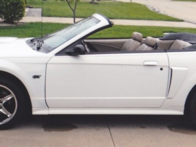 2001 Ford Mustang Base, Oxford White Clearcoat (White), Rear Wheel