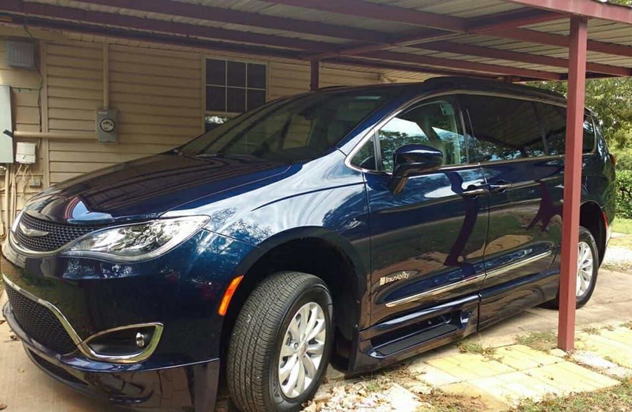 2017 Chrysler Pacifica Touring-L | Spencer, OK, Jazz Blue Pearl Coat (Blue), Front Wheel