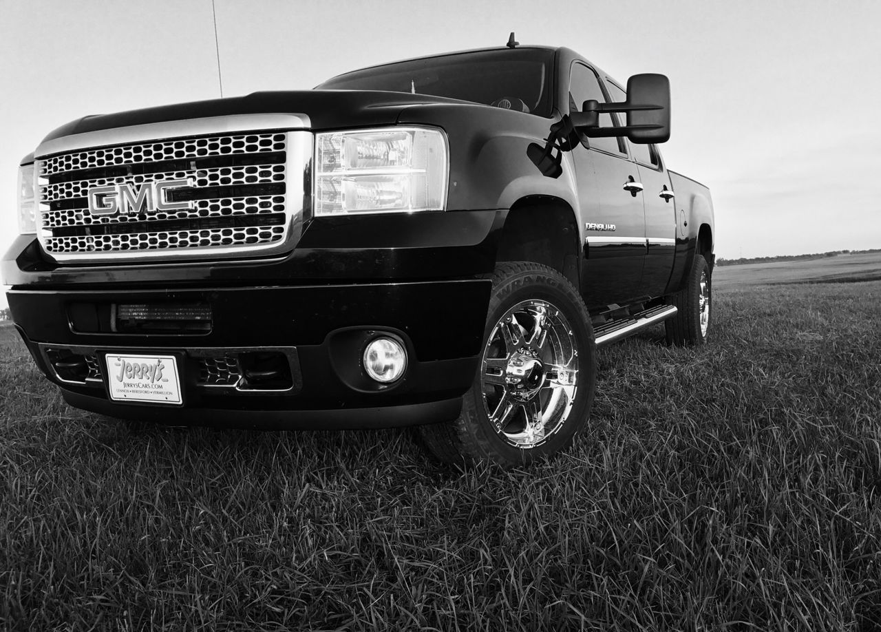 2011 GMC Sierra 2500HD Denali | Montrose, SD, Onyx Black (Black), 4x4