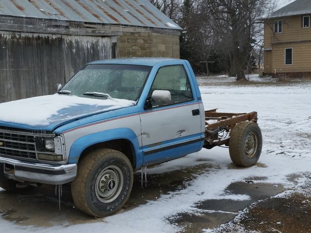 1993 Chevrolet C/K 2500 Series C2500 Cheyenne, Indigo Metallic (Blue), Rear Wheel