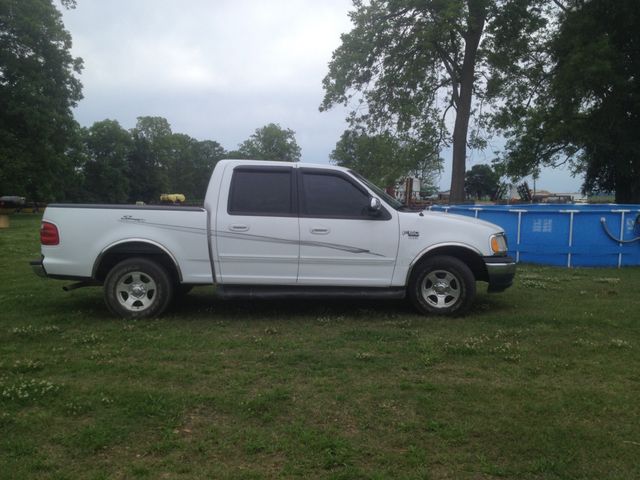 2001 Ford F-150 XLT, Oxford White Clearcoat (White), Rear Wheel