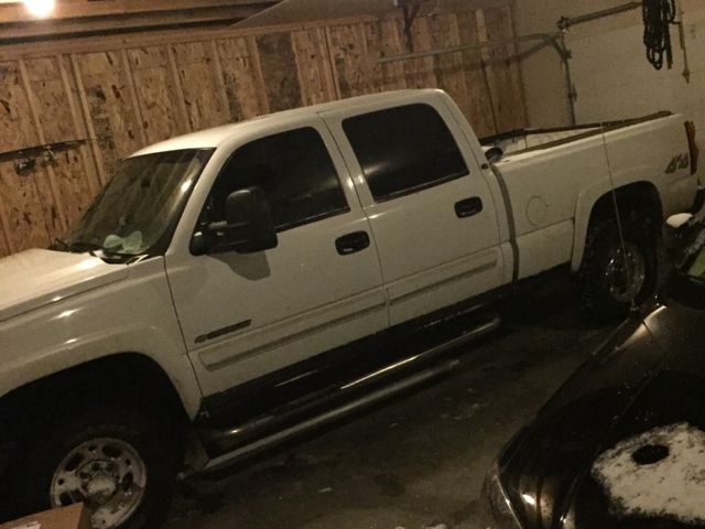 2005 Chevrolet Silverado 2500 LT, White