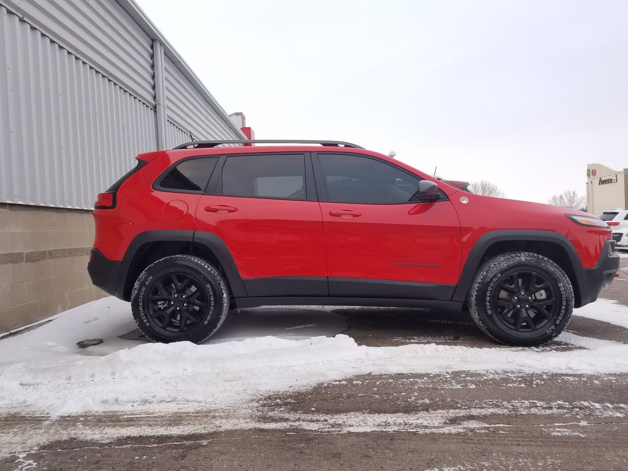 2018 Jeep Cherokee Trailhawk | Sioux Falls, SD, Firecracker Red Clear Coat (Red & Orange), 4x4