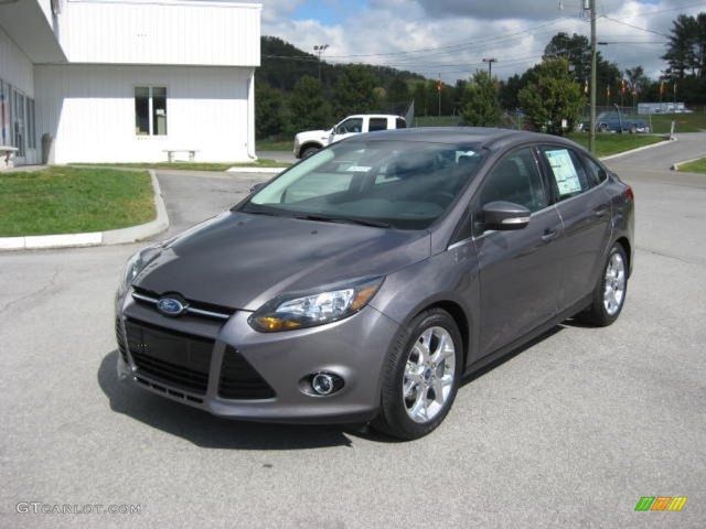 2012 Ford Focus SE, Sterling Gray Metallic (Gray), Front Wheel