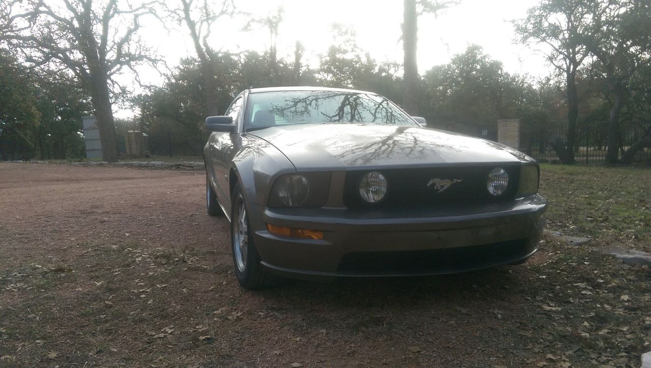 2005 Ford Mustang GT Premium | Kerrville, TX, Mineral Grey Clearcoat Metallic (Gray), Rear Wheel