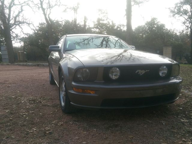 2005 Ford Mustang GT Premium, Mineral Grey Clearcoat Metallic (Gray), Rear Wheel