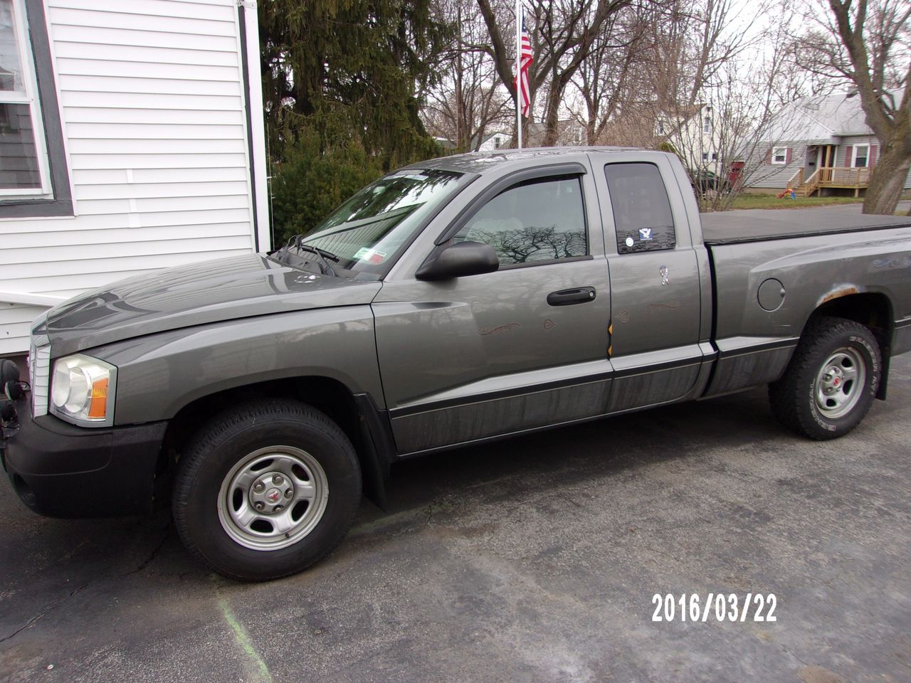 2006 Dodge Dakota ST | Rochester, NY, Mineral Gray Metallic Clearcoat (Gray), Rear Wheel