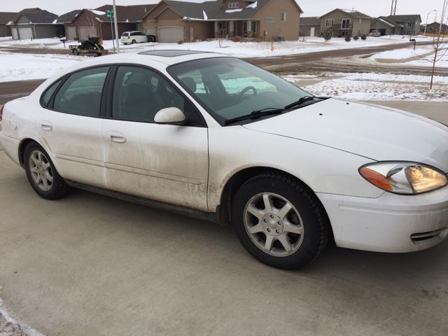 2007 Ford Taurus, Vibrant White Clearcoat (White), Front Wheel