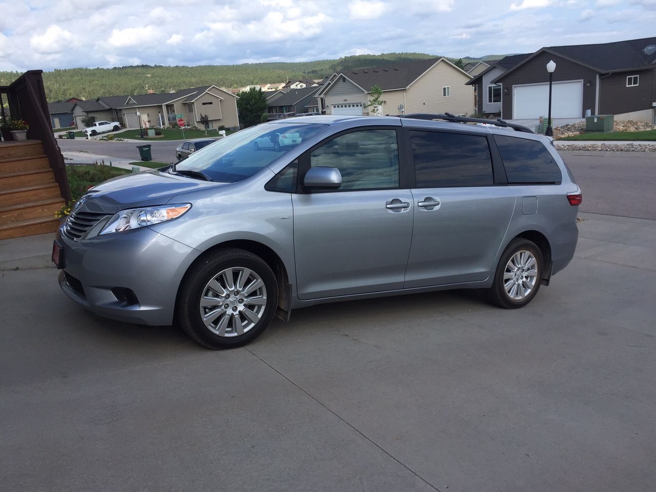 2017 Toyota Sienna LE Mobility 7-Passenger | Black Hawk, SD, Silver Sky Metallic (Silver), Front Wheel