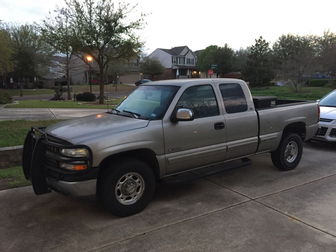 1999 Chevrolet Silverado 2500 LS | Kyle, TX, Sunset Gold Metallic (Gold & Cream), Rear Wheel