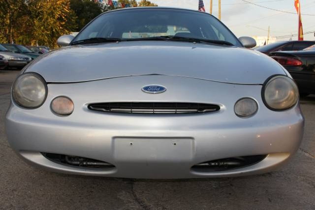 1996 Ford Taurus GL | Buffalo, KY, Silver Frost Clearcoat Metallic (Silver), Front Wheel