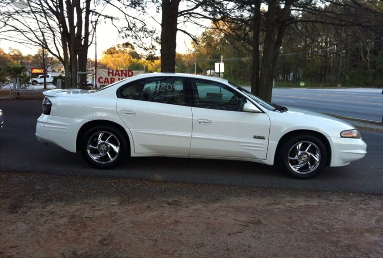 2000 Pontiac Bonneville SE | Brandon, SD, Arctic White (White), Front Wheel