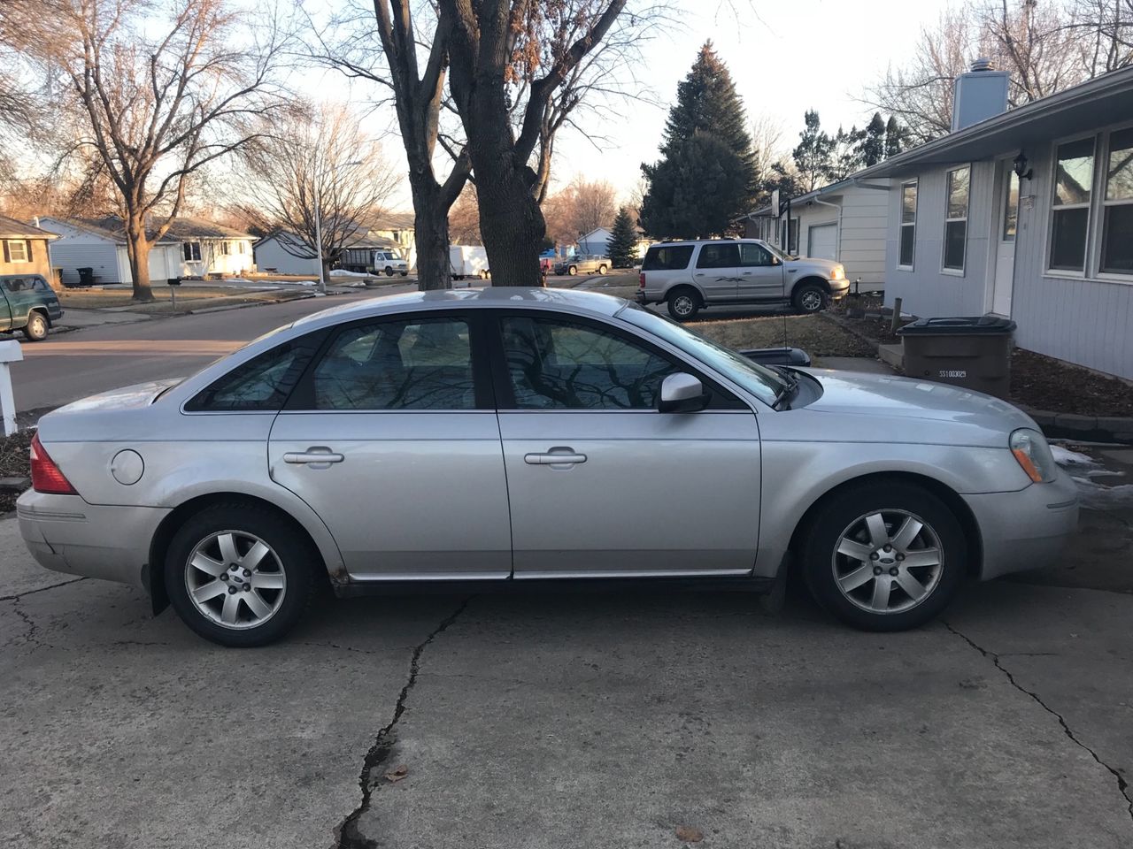 2006 Ford Five Hundred SEL | Sioux Falls, SD, Silver Birch (Gray), Front Wheel