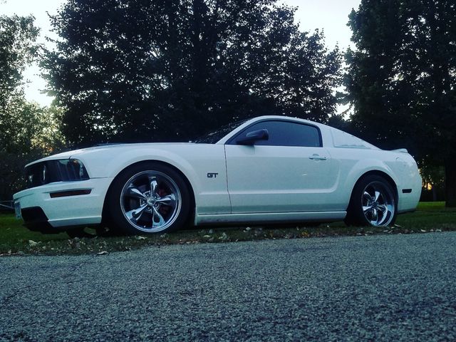 2007 Ford Mustang, Performance White Clearcoat (White), Rear Wheel