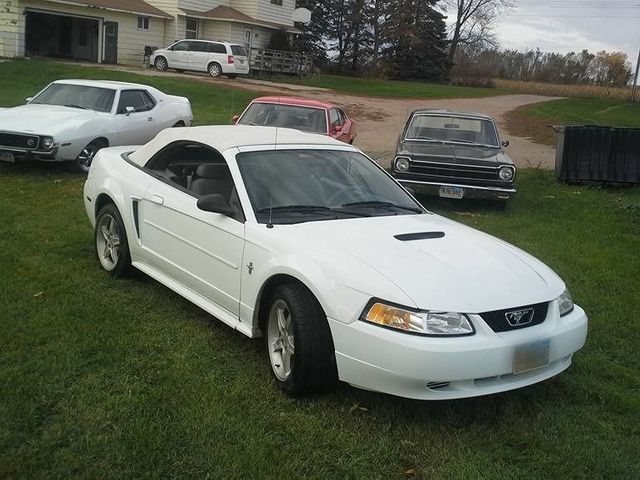 2000 Ford Mustang Base, Crystal White Clearcoat (White), Rear Wheel