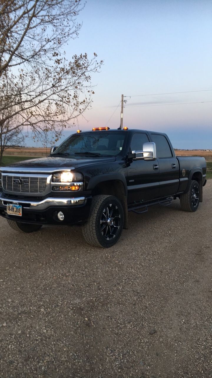 2004 GMC Sierra 2500HD SLE | Lennox, SD, Onyx Black (Black), 4 Wheel