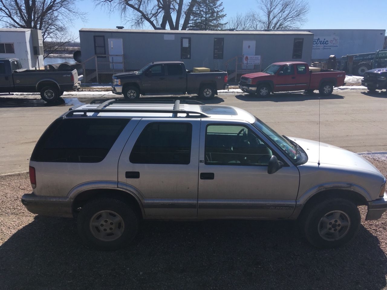 1997 Chevrolet Blazer Base | Yankton, SD, Light Autumnwood Metallic (Brown & Beige), Rear Wheel