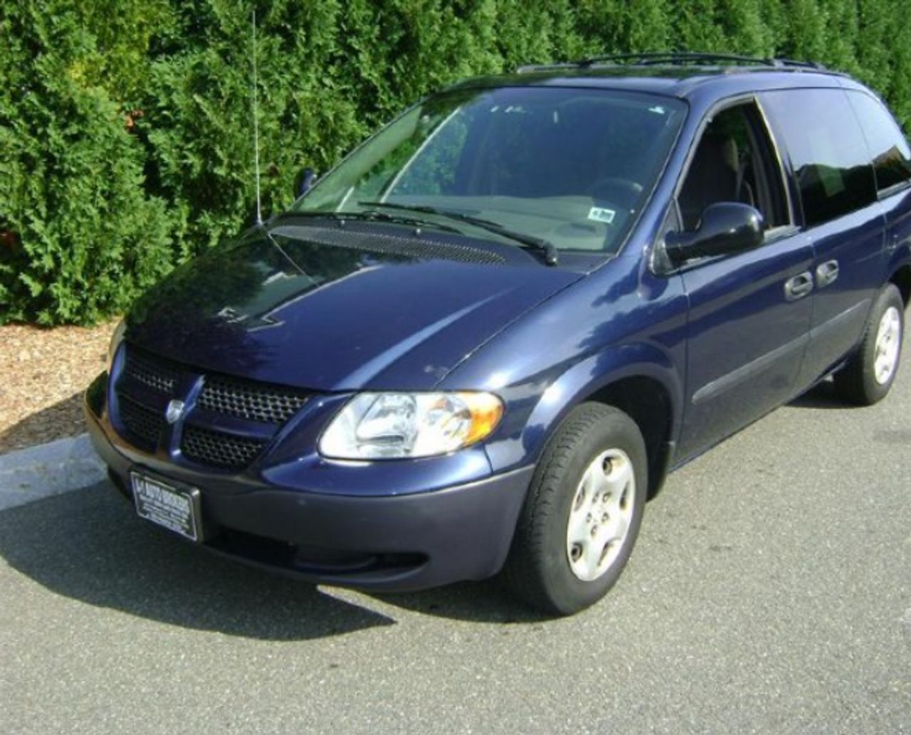 2001 Dodge Caravan | Spearfish, SD, Patriot Blue Pearlcoat (Blue), Front Wheel