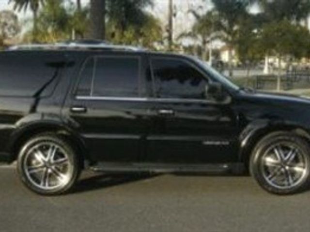 2005 Lincoln Navigator Luxury, Black Clearcoat (Black), 4 Wheel