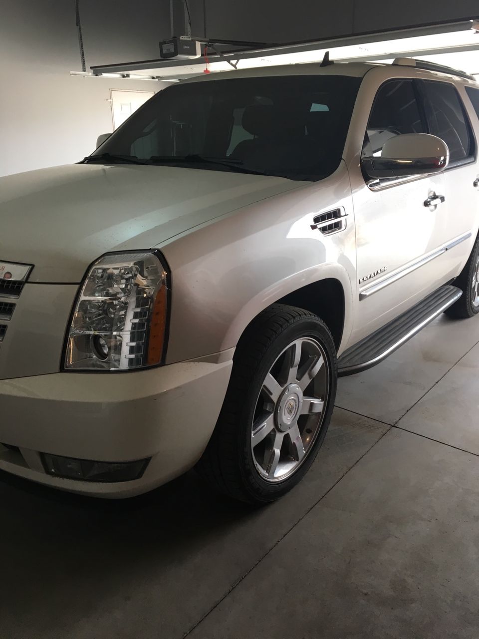 2013 Cadillac Escalade Luxury | Sioux Falls, SD, White Diamond Tricoat (White), All Wheel