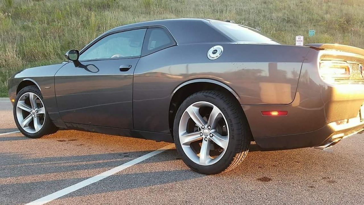 2015 Dodge Challenger R/T | Shakopee, MN, Granite Crystal Metallic Clear Coat (Gray), Rear Wheel