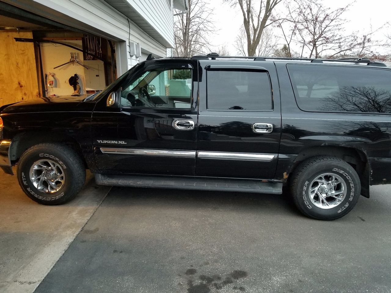 2006 GMC Yukon XL SLT 1500 | Burnsville, MN, Onyx Black (Black), 4 Wheel