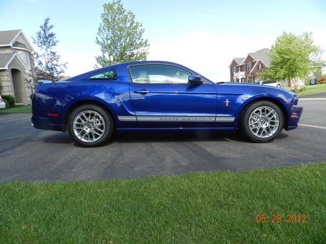 2013 Ford Mustang V6 Premium, Deep Impact Blue Metallic (Blue), Rear Wheel
