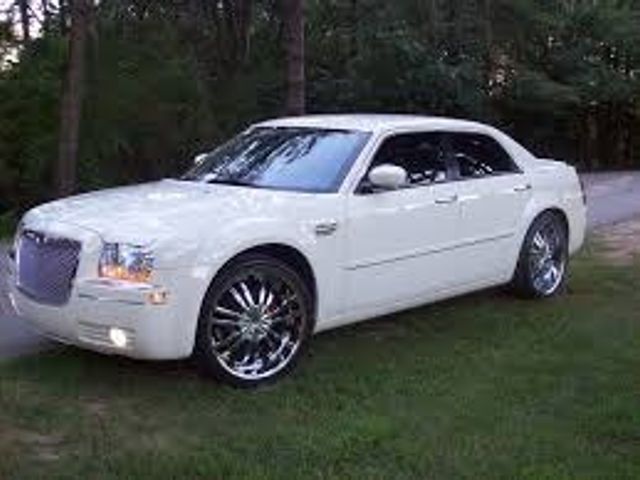 2014 Chrysler 300 Base, Ivory Tri-Coat Pearl (White), Rear Wheel