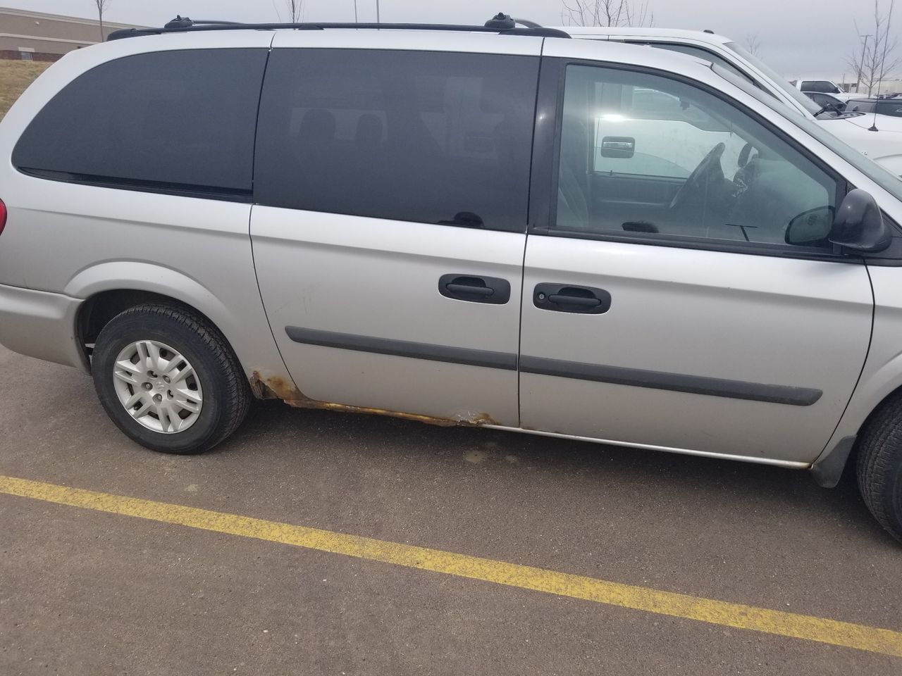 2005 Dodge Caravan CV | Sioux Falls, SD, Bright Silver Metallic Clearcoat (Silver), Front Wheel