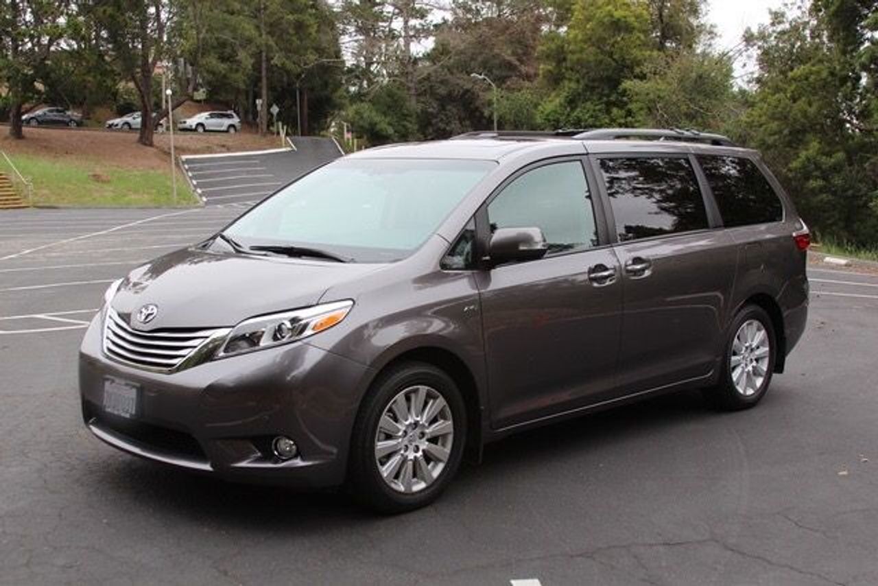 2013 Toyota Sienna | Brookings, SD, Predawn Gray Mica (Gray)