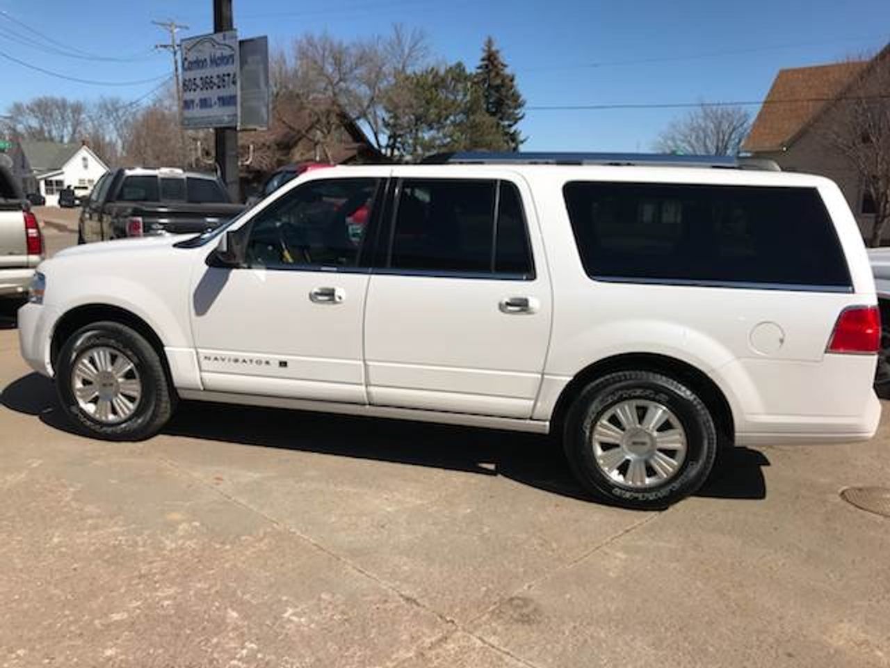 2011 Lincoln Navigator L Base | Sioux Falls, SD, White Platinum Metallic Tri-Coat (White), 4x4