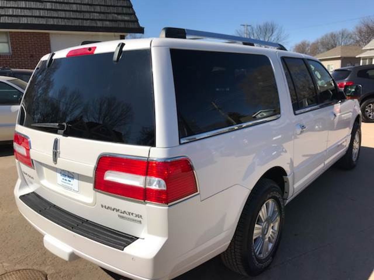 2011 Lincoln Navigator L Base | Sioux Falls, SD, White Platinum Metallic Tri-Coat (White), 4x4