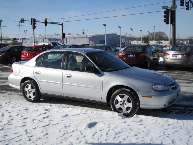 2004 Chevrolet Malibu, Medium Gray Metallic (Gray), Front Wheel