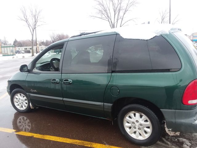 1999 Plymouth Voyager, Forest Green Pearlcoat (Green), Front Wheel