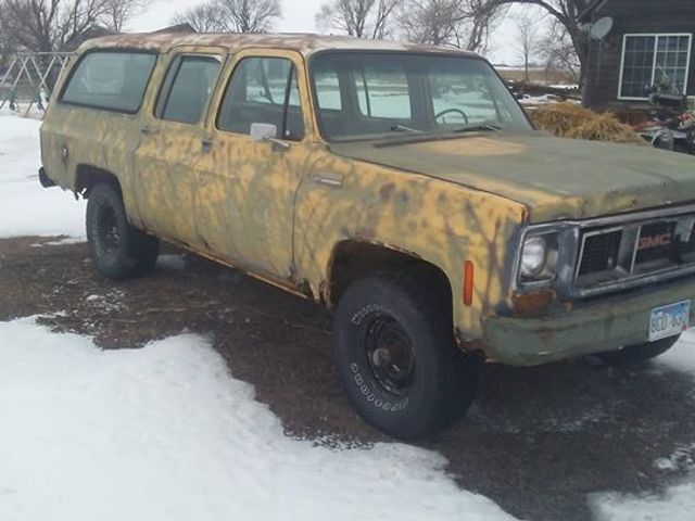 1973 GMC Suburban, Yellow