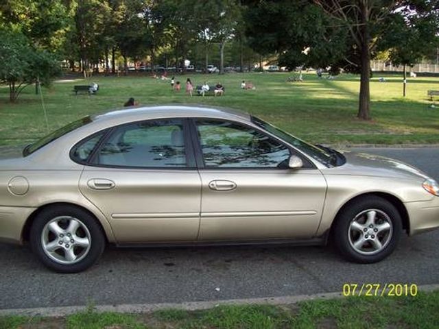 2001 Ford Taurus SES, Harvest Gold Clearcoat Metallic (Gold & Cream), Front Wheel