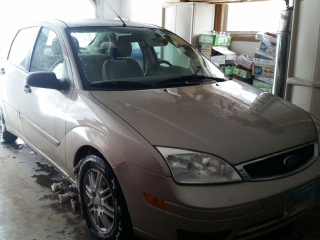 2005 Ford Focus ZX3 S, CD Silver Clearcoat Metallic (Silver), Front Wheel