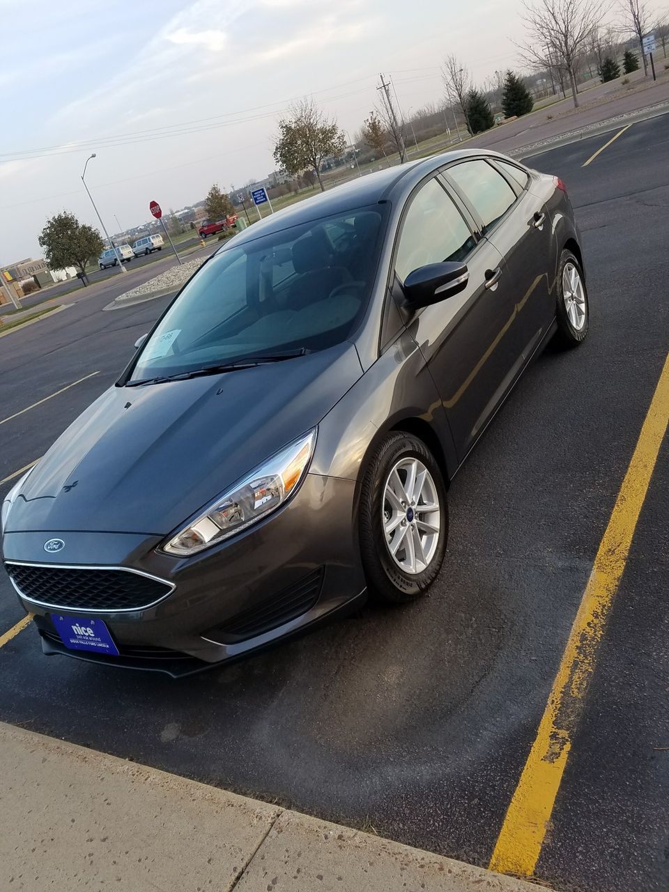 2018 Ford Focus SE | Sioux Falls, SD, Magnetic (Gray), Front Wheel