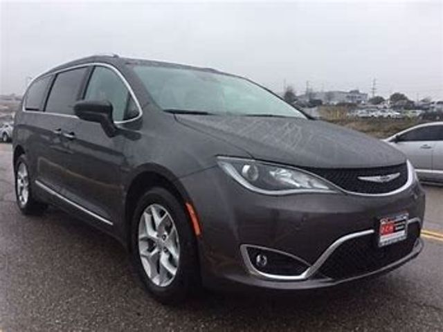 2017 Chrysler Pacifica, Bright White Clear Coat (White), Front Wheel