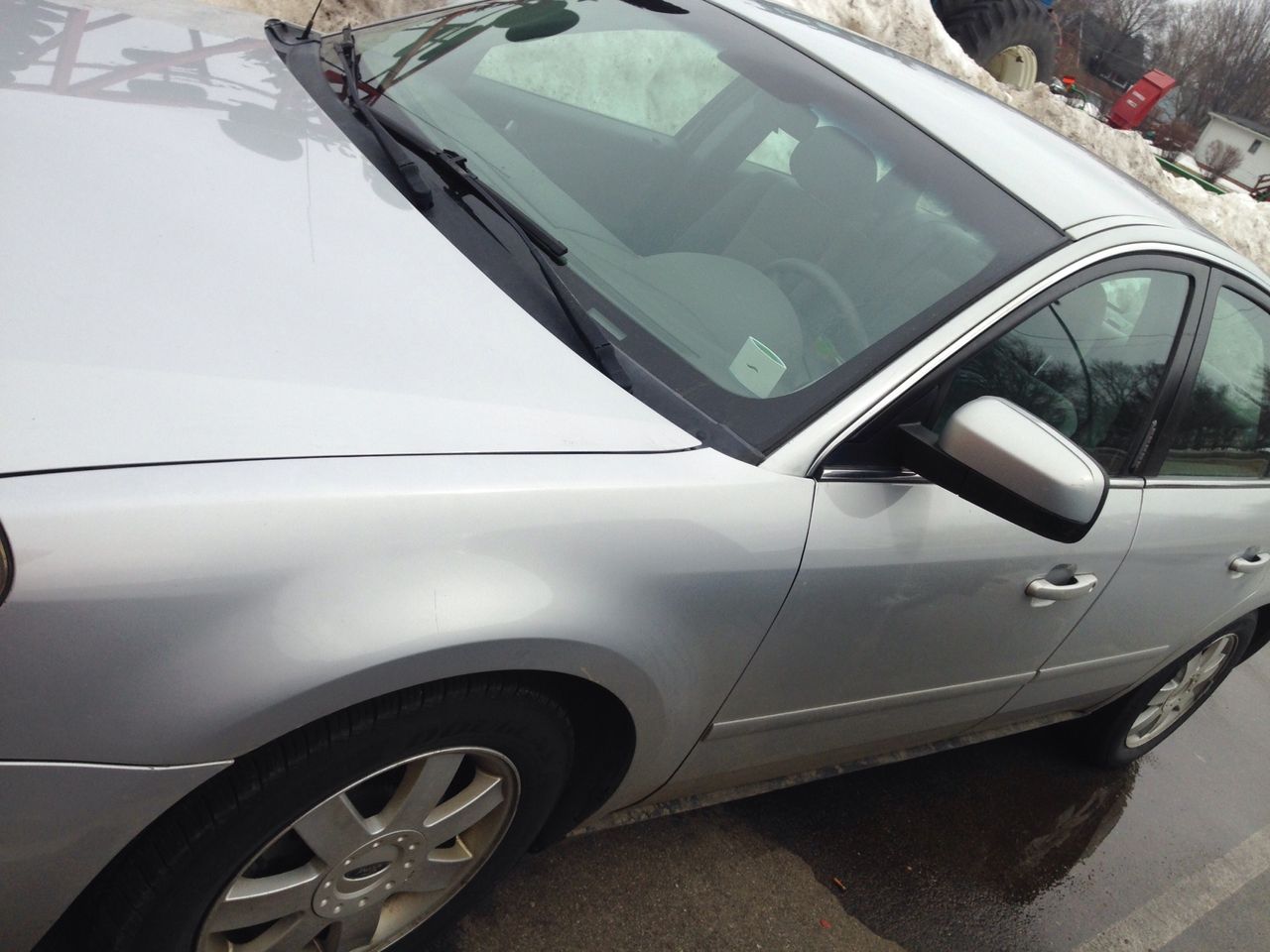 2005 Ford Five Hundred SE | Walnut Grove, MN, Silver Frost Clearcoat Metallic (Silver), Front Wheel