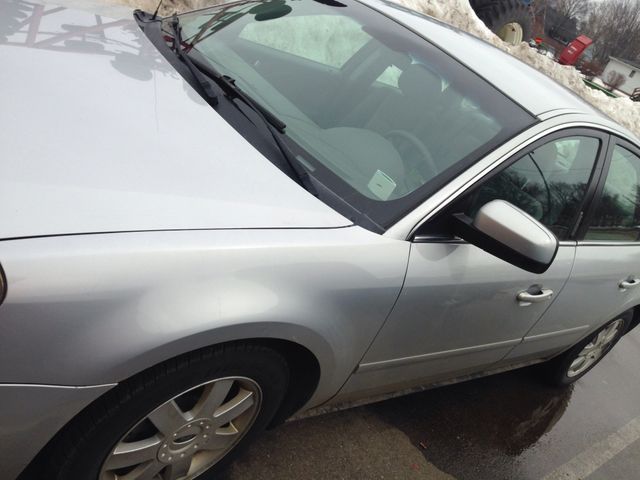 2005 Ford Five Hundred SE, Silver Frost Clearcoat Metallic (Silver), Front Wheel