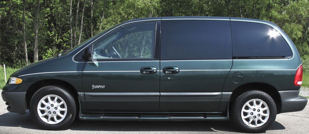 1999 Plymouth Voyager | Washington, DC, Alpine Green Pearlcoat (Green), Front Wheel