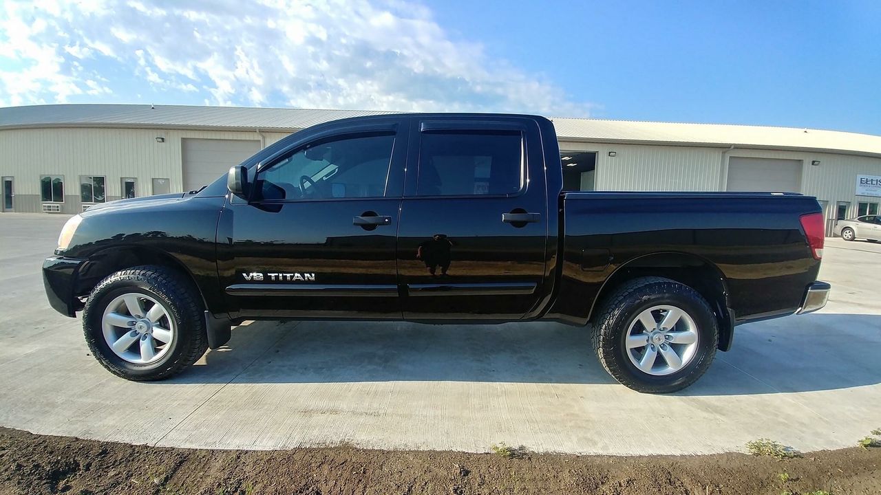 2012 Nissan Titan SV | Sioux Falls, SD, Galaxy Black (Black), 4x4