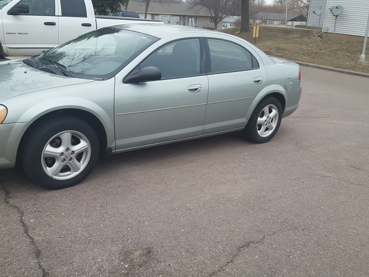 2006 Dodge Stratus | Sioux Falls, SD, Magnesium Pearlcoat (Green), Front Wheel