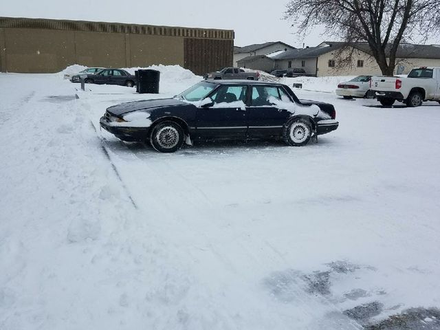 1989 Pontiac Bonneville LE, Dark Blue, Front Wheel