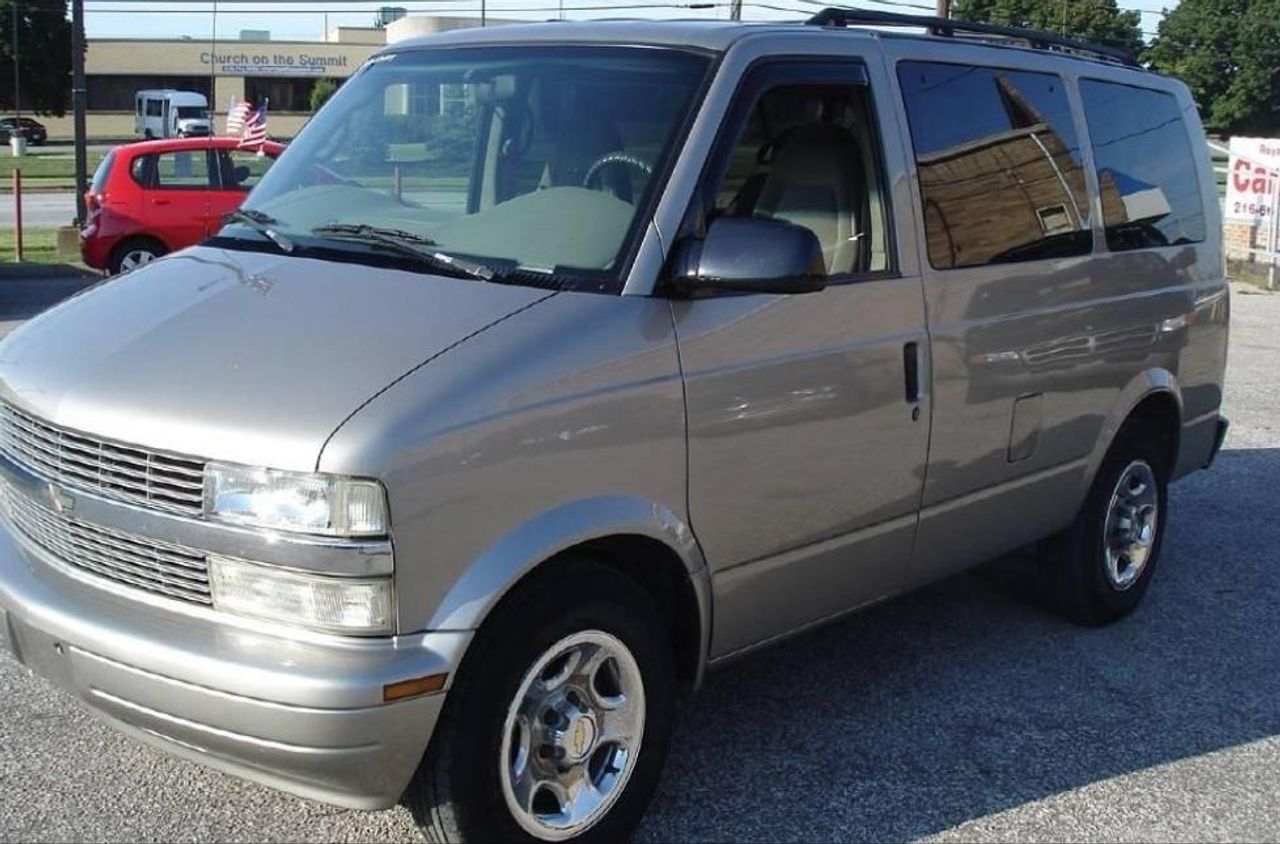 2002 Chevrolet Astro LT | Sioux Center, IA, Light Pewter Metallic (Gray), All Wheel