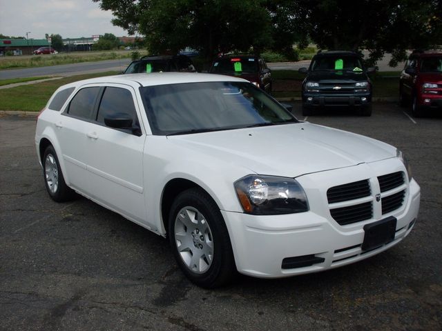 2006 Dodge Magnum, Silver Steel Metallic Clearcoat (Silver), Rear Wheel