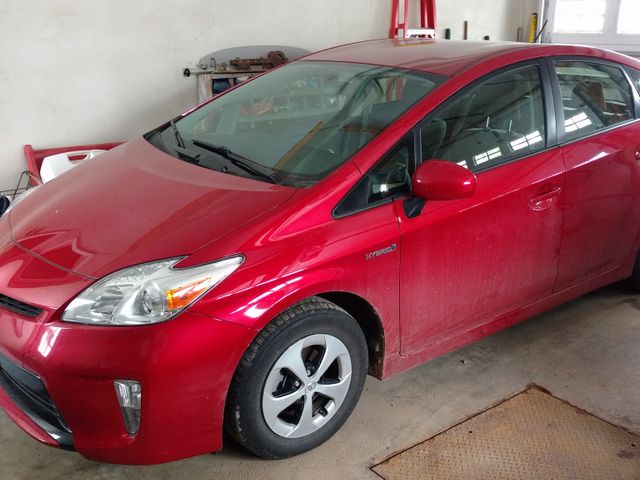 2015 Toyota Prius, Absolutely Red (Red & Orange), Front Wheel