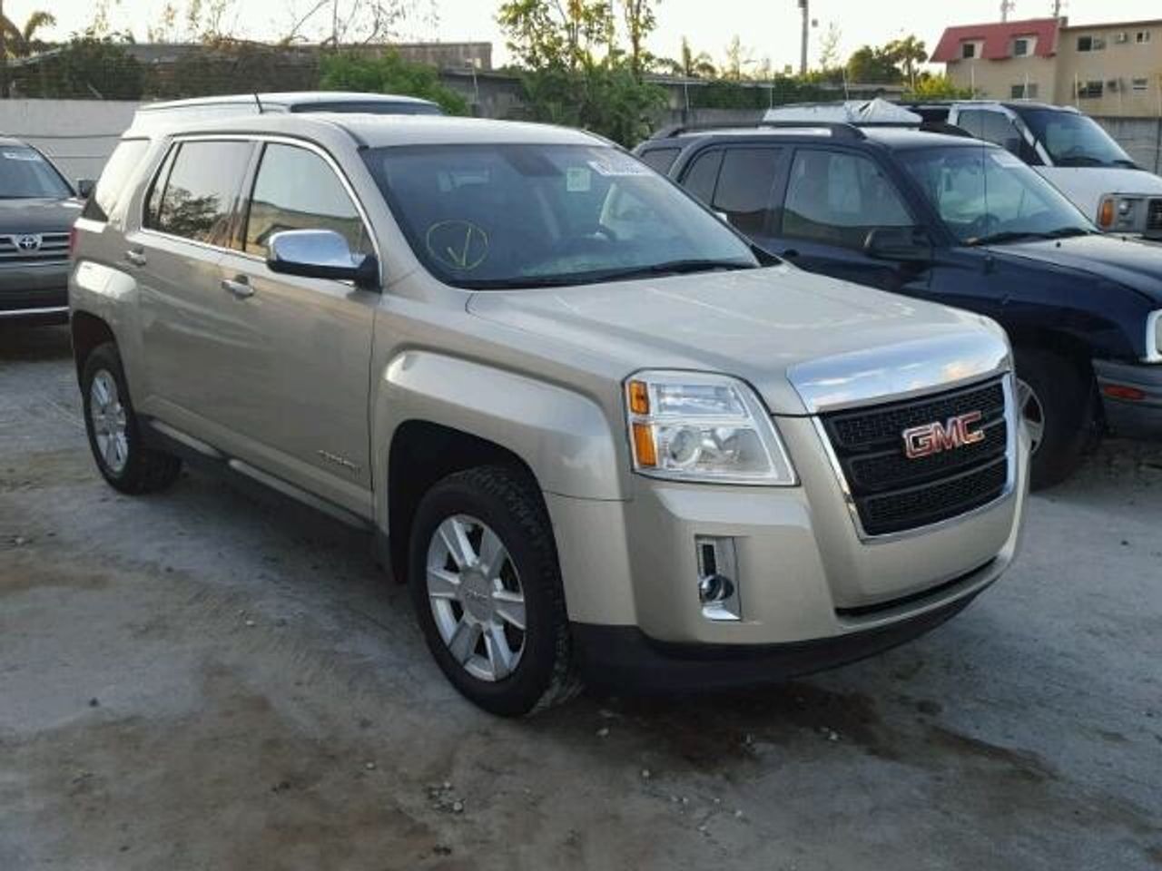 2013 GMC Terrain | Sioux Falls, SD, Champagne Silver Metallic (Brown & Beige)