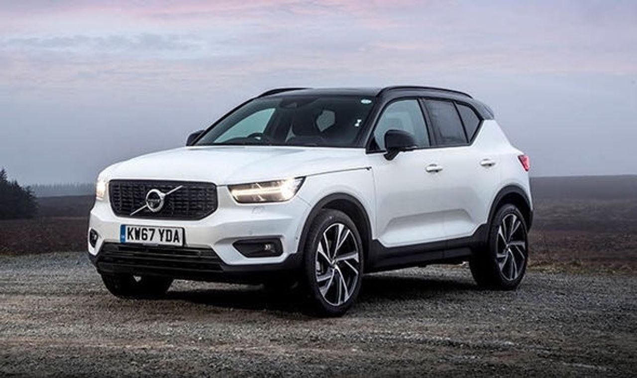 2019 Volvo XC40 T5 Momentum | Monsey, NY, Ice White (White), All Wheel